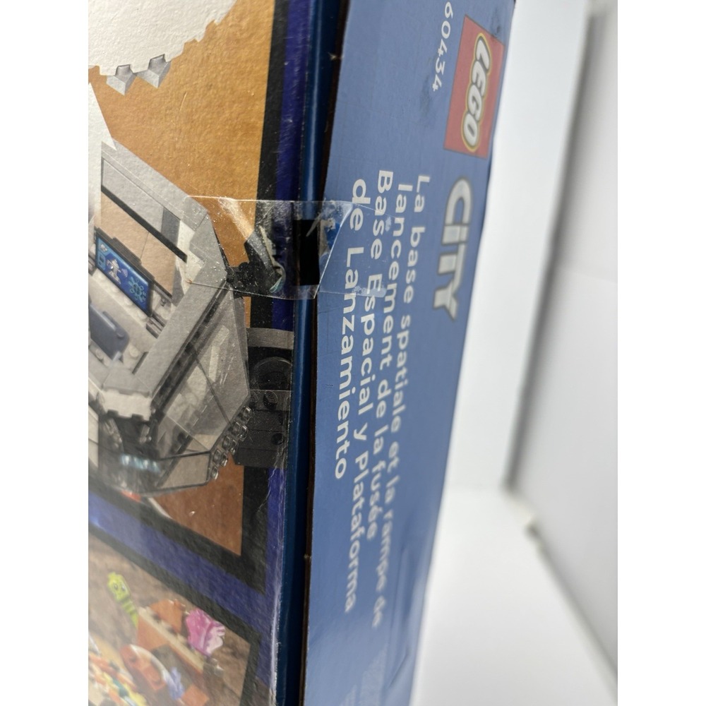 LEGO 60434 City Space Base & Launchpad Astronaut Aliens BRAND NEW - Picture 10 of 10